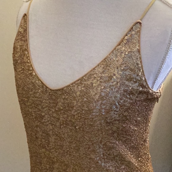 Six crisp days, matte gold sequin tank - Picture 5 of 15